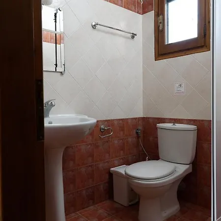 Leonidas Xinovrisi Exterior photo